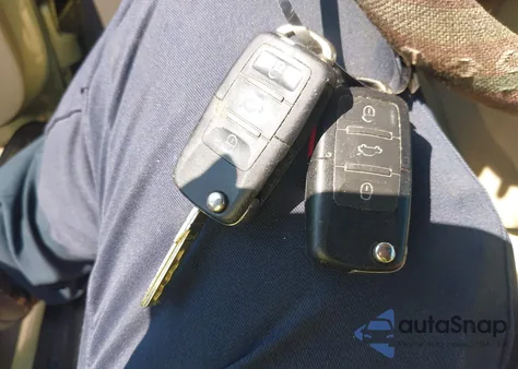 2009 Volkswagen New Beetle 2.5L from USA, damaged, VIN 3VWRF31Y59M405743